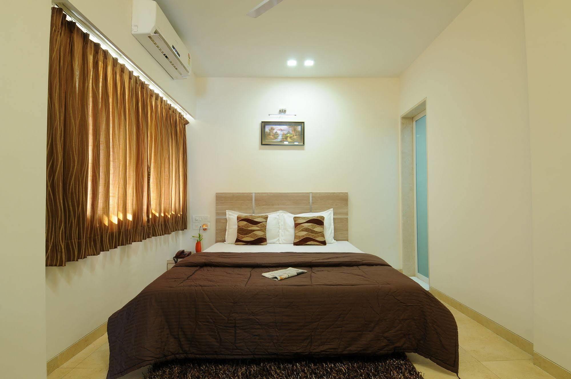 Hotel Crystal Mumbai Dış mekan fotoğraf