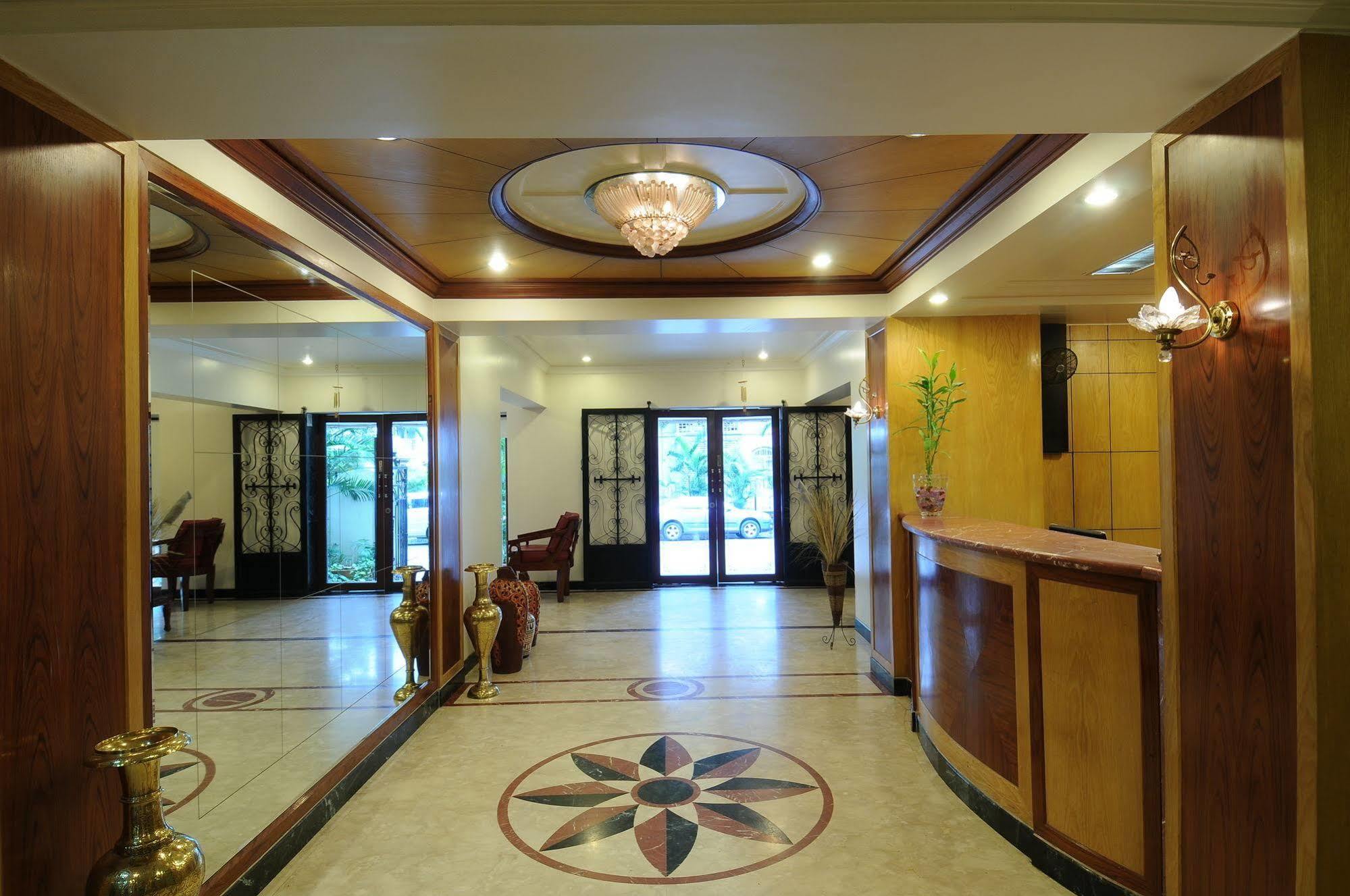 Hotel Crystal Mumbai Dış mekan fotoğraf