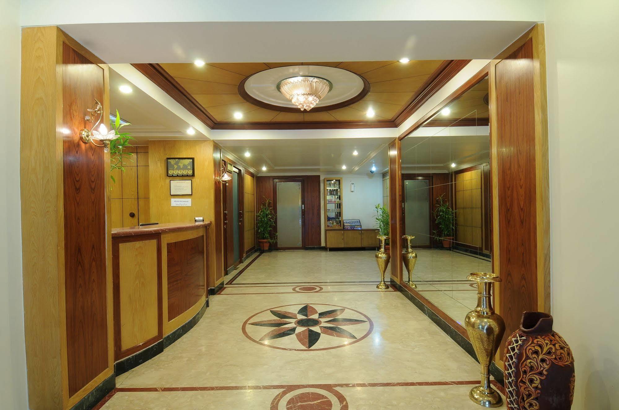 Hotel Crystal Mumbai Dış mekan fotoğraf