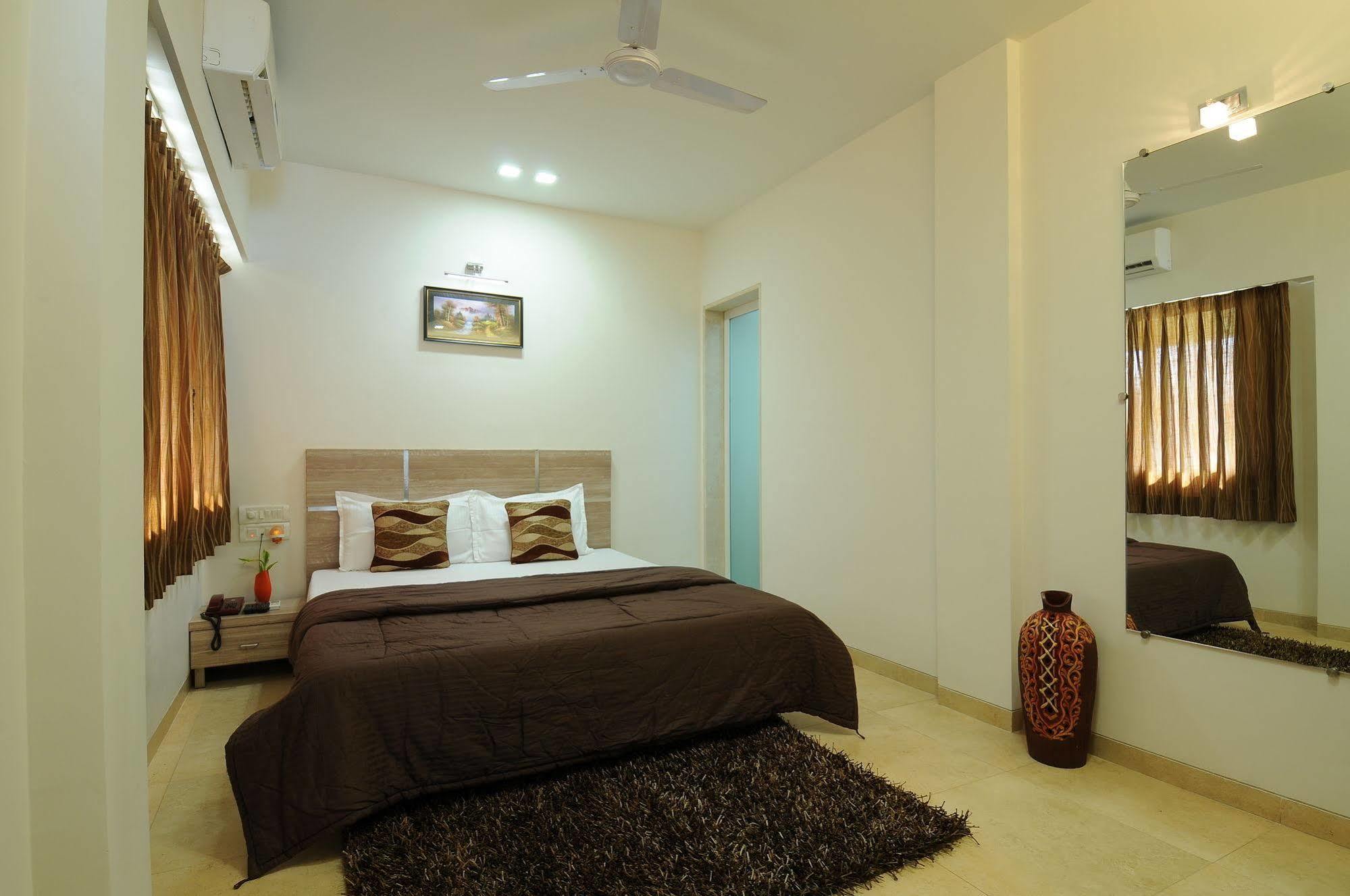 Hotel Crystal Mumbai Dış mekan fotoğraf