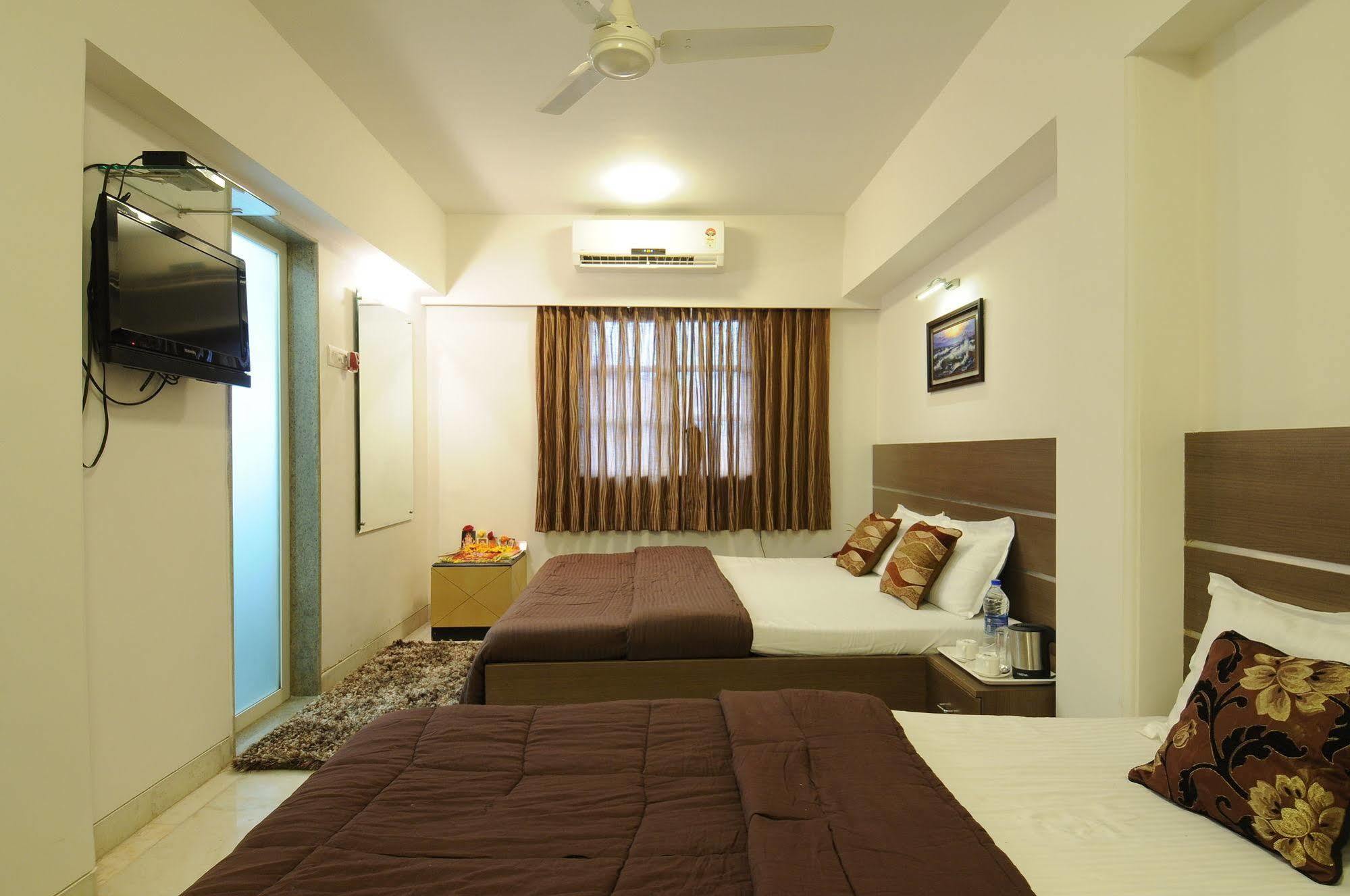 Hotel Crystal Mumbai Dış mekan fotoğraf